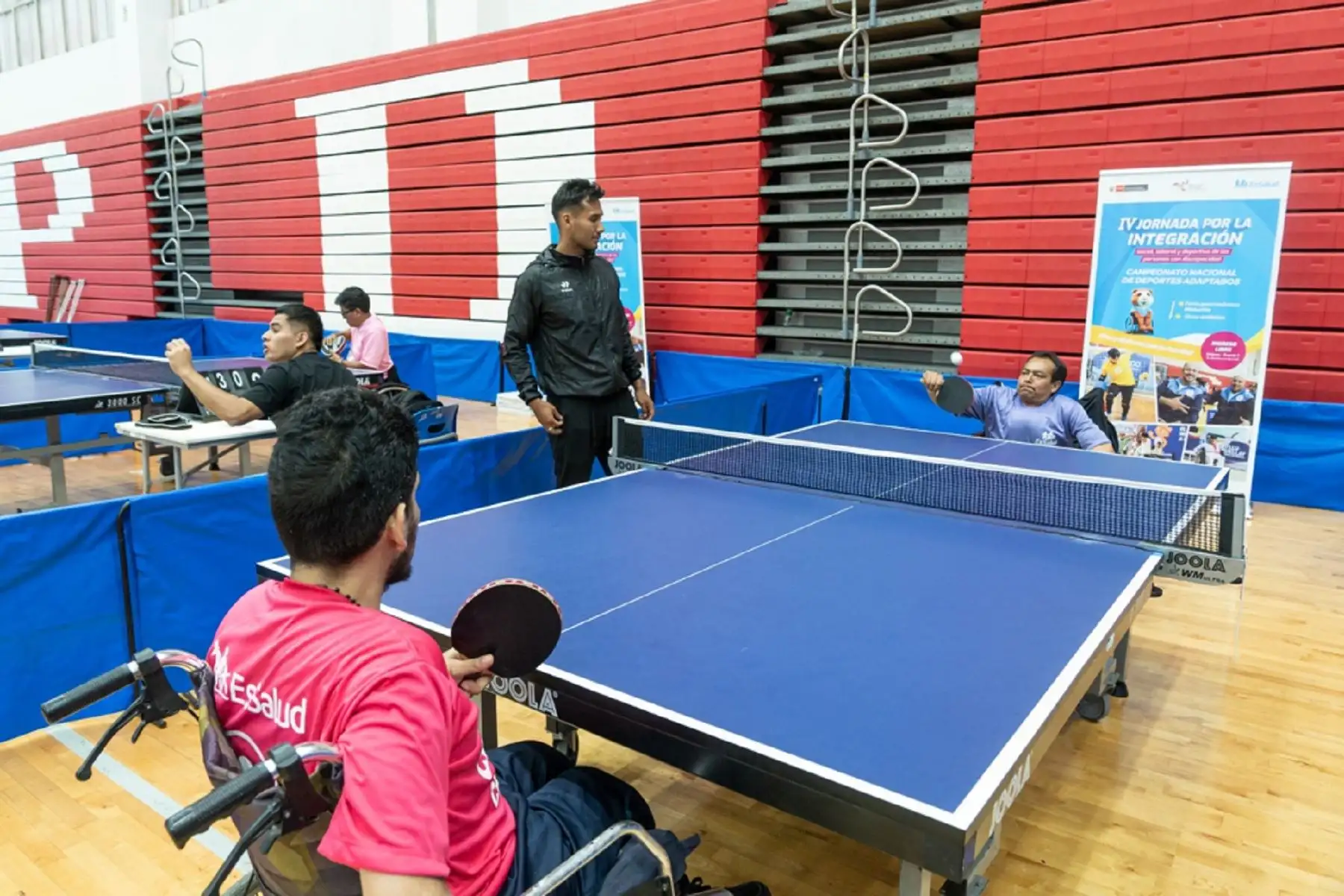 Deportistas con discapacidad reunidos en jornada de integración de EsSalud