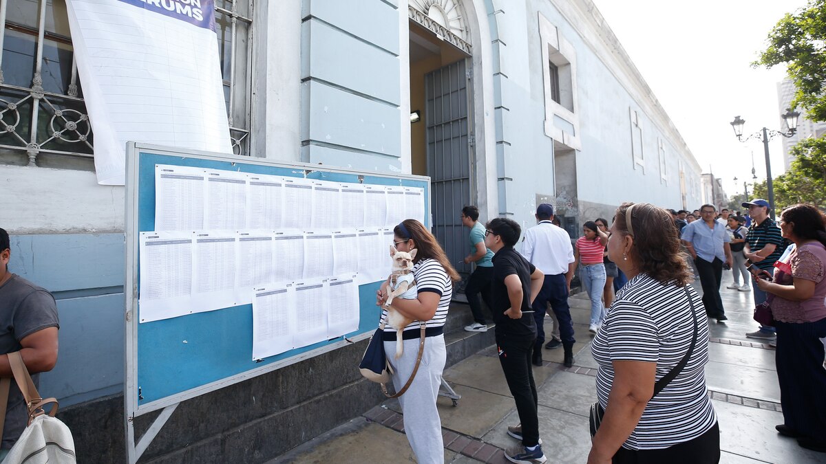 Interior de un aula donde se realiza la evaluación escrita del SERUMS 2026-II