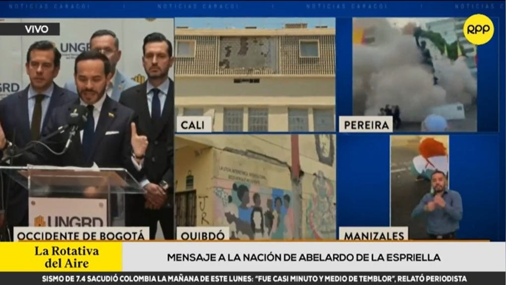 Equipos de rescate trabajando entre escombros en una zona urbana de Colombia
